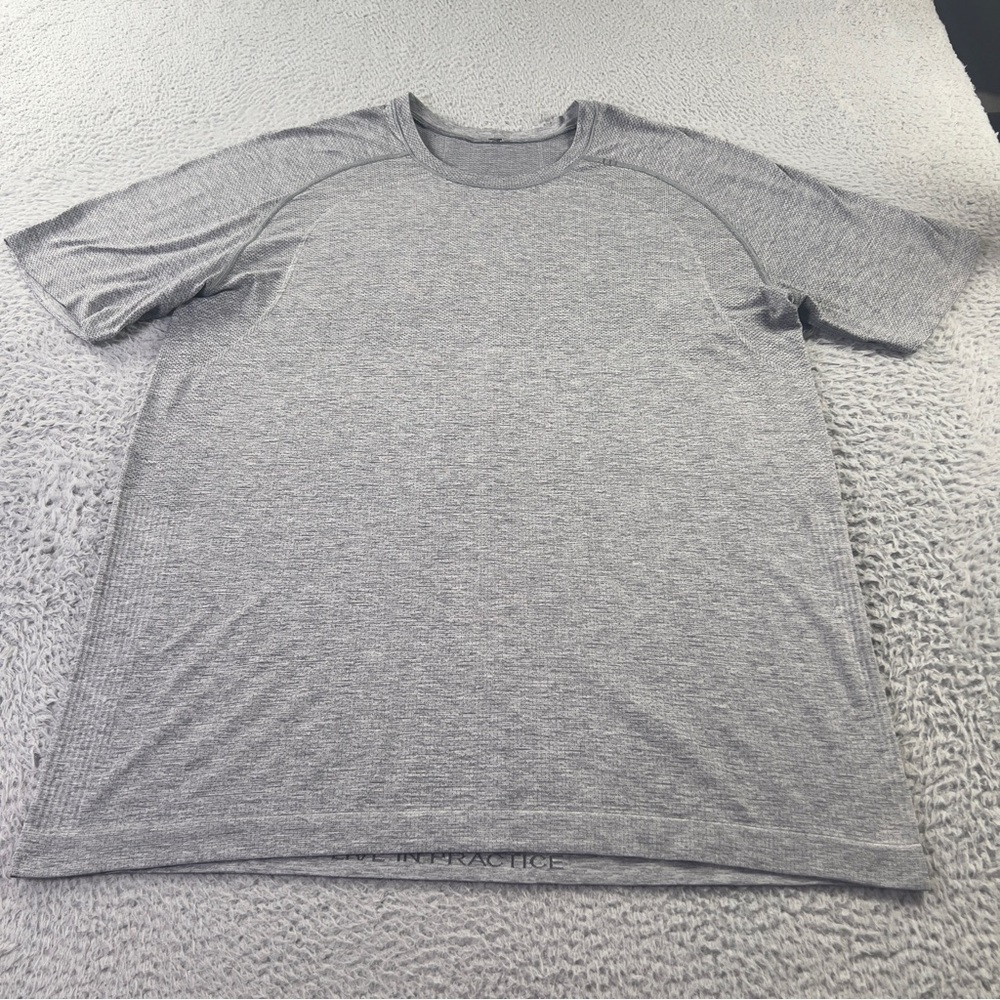 Lululemon Metal Vent Tech Shirt Mens XL Gray Short Sleeve Crew Neck Athletic Gym